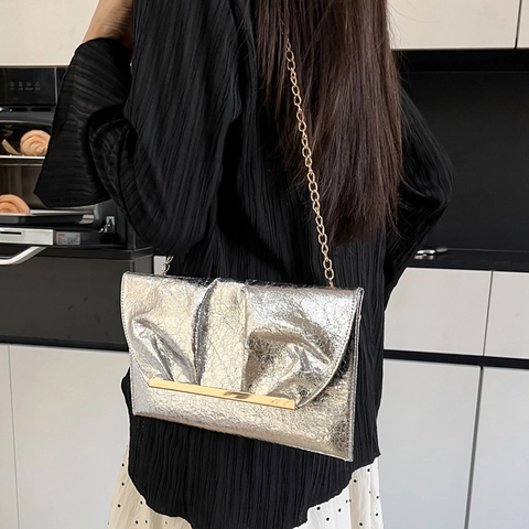 Women Shoulder Bag Wrinkled PU Leather Envelope Clutch Gold Chain Strap Metallic Decor Evening Party Fashion