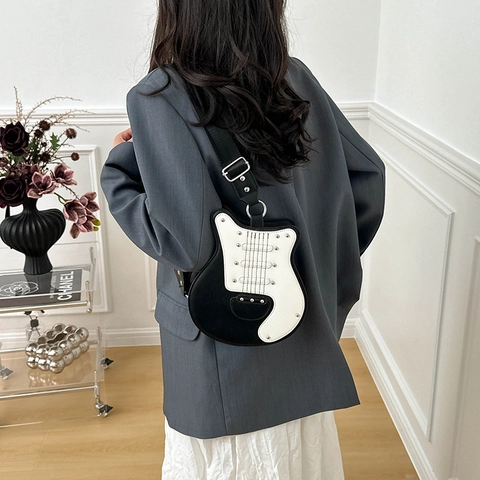 Borsa A Tracolla A Forma Di Chitarra Pelle PU Rivetto In Metallo Cinghia Larga Regolabile Borsa Creativa Per Donna Alla Moda