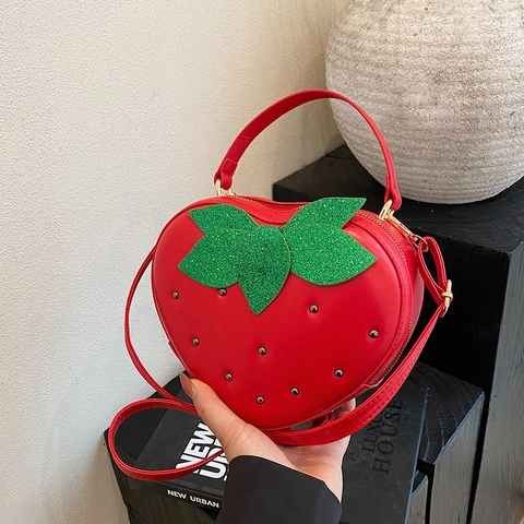 Sac À Main Fraise Kawaii Fruit Sac Bandoulière Cuir PU Forme Coeur Sac À Épaule Avec Feuille Scintillante Rivet Métallique