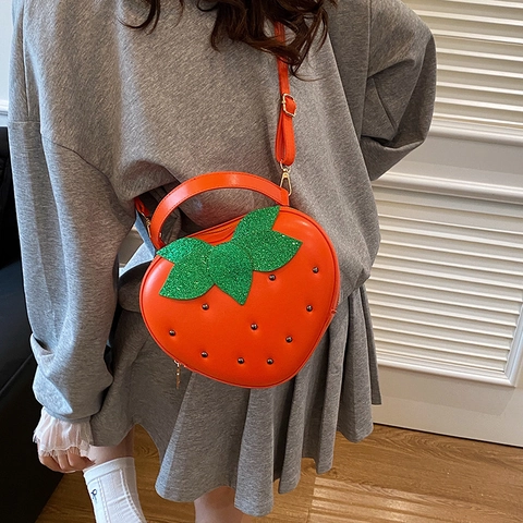 Sac À Main Fraise Kawaii Fruit Sac Bandoulière Cuir PU Forme Coeur Sac À Épaule Avec Feuille Scintillante Rivet Métallique