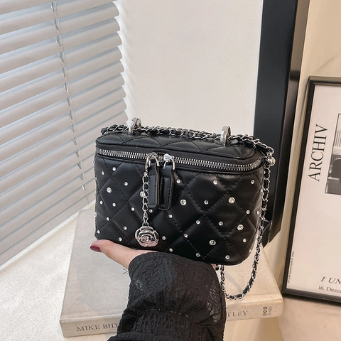 Women Quilted Diamond Crossbody Bag PU Leather Rhinestone Vanity Case With Chain Strap And Metal Rose Pendant Elegant