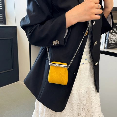 Mini PU Leather Lipstick Bag Vintage Litchi Grain Kiss Lock Coin Purse With Silver Metal Chain Crossbody Small Bag For Women