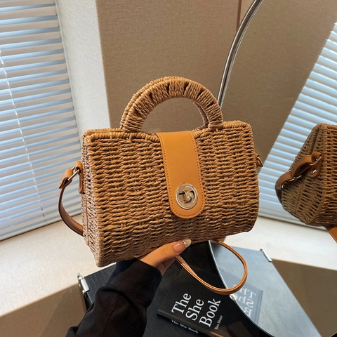Stroh Gewebte Handtasche Mit PU Leder Klappe Metall Drehverschluss Abnehmbarer Schultergurt Retro Sommer Strand Urlaub Damen