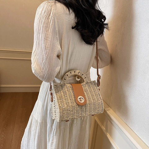 Stroh Gewebte Handtasche Mit PU Leder Klappe Metall Drehverschluss Abnehmbarer Schultergurt Retro Sommer Strand Urlaub Damen