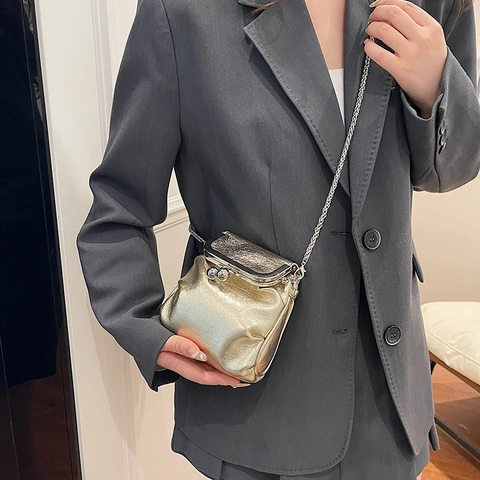 Borsa A Tracolla In Pelle PU Metallizzata Lucida Con Chiusura Kiss-Lock E Design A Pieghe Piccola Borsa Quadrata Da Donna