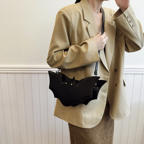 Halloween Bat Shape Crossbody Bag PU Leather Gothic Shoulder Underarm Bag For Women Fun Personality Halloween Party Gift