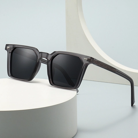 Square Sunglasses Plastic Frame Metal Rivet UV400 Protection Retro Large Frame For Women Men