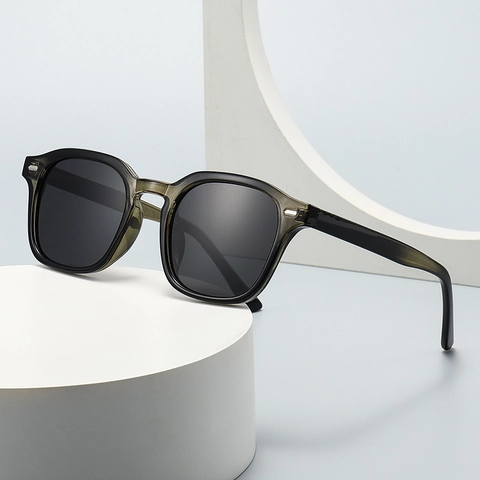 Retro Polarized Sunglasses For Men And Women Square Plastic Frame UV400 Protection Rivet Decor Outdoor Eyewear