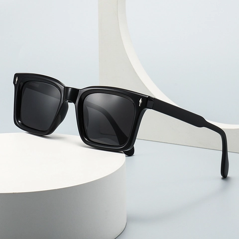 Retro Square Polarized Sunglasses UV400 Protection Plastic Frame PC Lenses Vintage Rivet Decor For Men Women