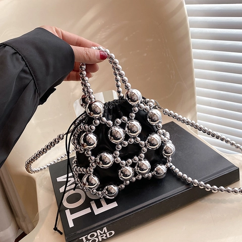 Beaded Bucket Bag Für Frauen Mini Silber Metallic Ball Handtasche Mit Schwarzem Kordelzug Futter Und Perlenkette Chic