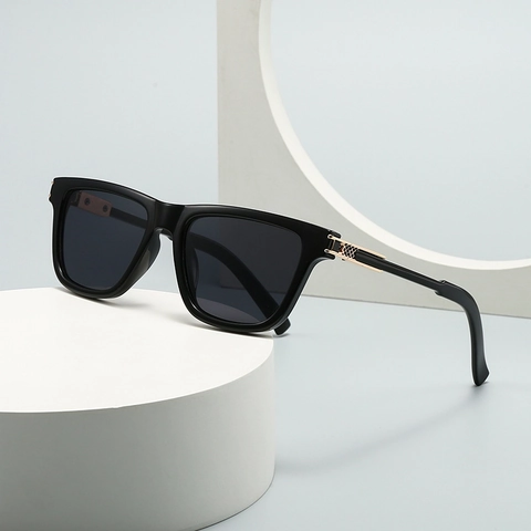 Small Rectangular Butterfly Sunglasses UV400 Protection Plastic Frame PC Lens Metal Detail Retro Fashion Eyewear For Women Men