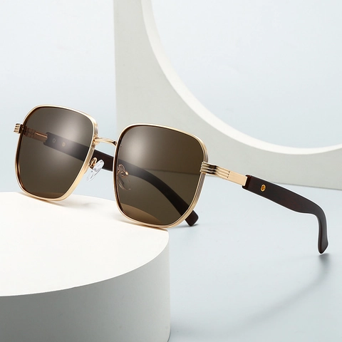 Retro Square Sunglasses Men Women Vintage Large Metal Frame Wood Grain Temples UV400 Polarized Protection Eyewear