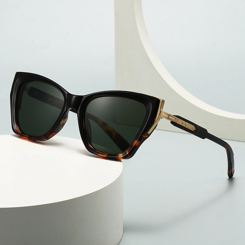Vintage Cat Eye Sunglasses UV400 Protection PC Frame And Metal Temples With Gradient PC Lenses Retro Fashion Eyewear