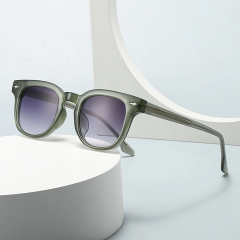 Retro Square Sunglasses For Men Women PC Frame UV400 Protection Vintage Trendy Eyewear With Silver Arrow Rivets