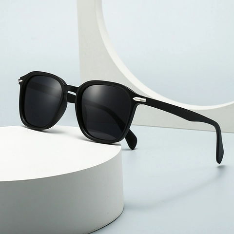 Retro Square Sunglasses Polarized UV400 Protection PC Lens Silver Rivet Decoration Modern INS Style Unisex