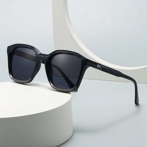 Retro Square Sunglasses Oversized UV400 Protection PC Frame Metal Arrow Decoration Vintage Fashion Eyewear Unisex