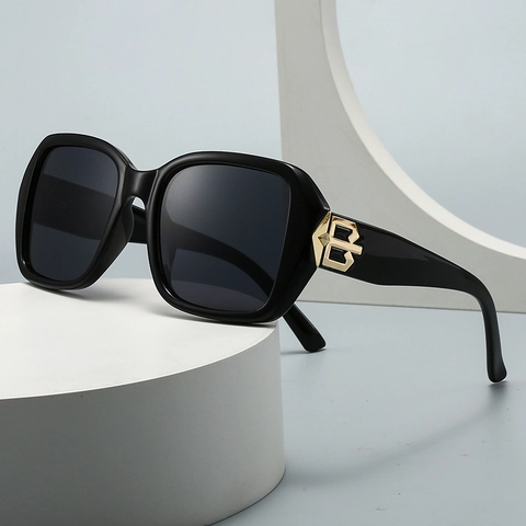 Square Oversized Sunglasses Retro Fashion PC Lenses UV400 Protection Plastic Frame Metal Decor For Women Men Trendy