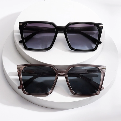 Fashion Square Frame Sunglasses UV400 Protection Trendy Large Plastic Metal Eyewear Street Photography Style