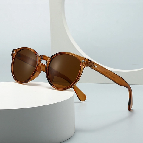 Vintage Runde Sonnenbrille PC Material UV400 Schutz Metallnieten Dekor Trendige Streetstyle Brille Für Damen Herren