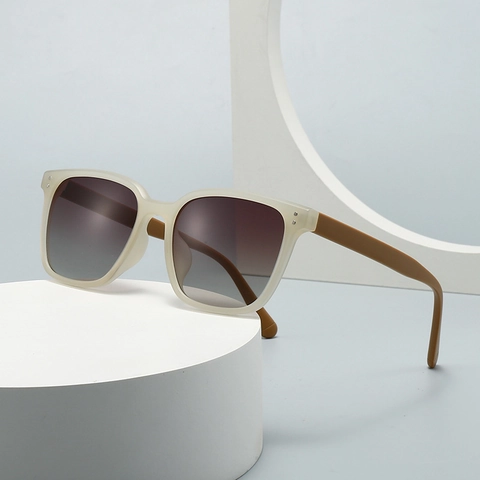Retro Square Sunglasses UV400 Protection PC Frame Rivet Decoration Fashion Streetwear Eyewear For Men And Women