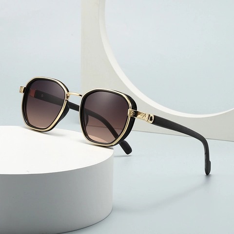 Retro Square Sunglasses Women Men Metal Frame Wood Grain Temples UV400 Protection Gradient Lens Ins Style Luxury Elegant