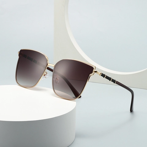 Retro Square Sunglasses Metal Frame PC Lens UV400 Protection Fashion Large Frame Gradient Sunglasses Bamboo Temples