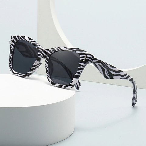 Sunglasses Oversized Square Cat Eye UV400 Protection Plastic Frame Metal Decoration Gradient Lens Trendy Eyewear For Women Men