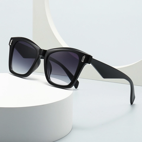 Sunglasses Oversized Square Cat Eye UV400 Protection Plastic Frame Metal Decoration Gradient Lens Trendy Eyewear For Women Men