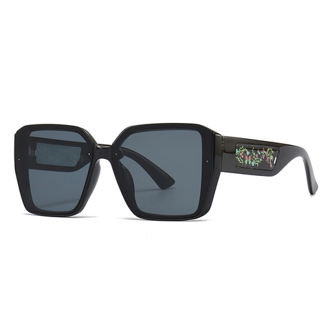 Oversized Square Sunglasses UV400 Protection Retro Fashion Eyewear For Women With Butterfly Floral Patterned Temple PC