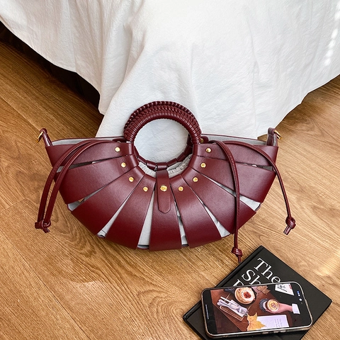 Gewebte PU Leder Handtasche Für Damen Ausgehöhlte Fächerform Umhängetasche Mit Rundem Griff Goldnieten Und Kordelzugbeutel