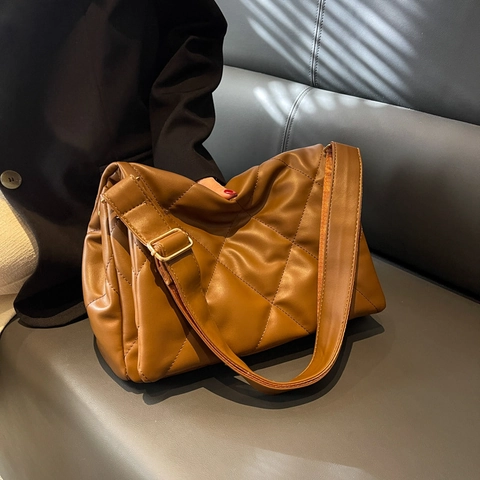 Women PU Leather Quilted Rhombic Crossbody Bag Large Capacity French Retro Commuting Shoulder Bag Adjustable Wide Strap