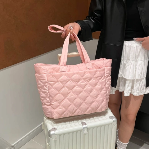 Quilted Tote Bag Padded Nylon Diamond Pattern Large Capacity Travel Shoulder Bag For Women With Suitcase Strap
