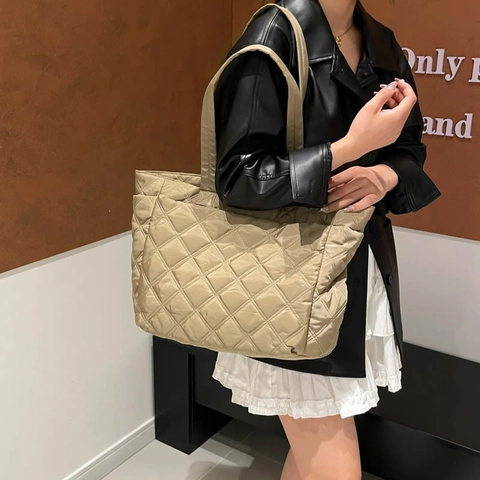 Quilted Tote Bag Padded Nylon Diamond Pattern Large Capacity Travel Shoulder Bag For Women With Suitcase Strap