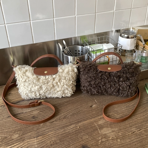 Plush Lambswool Bucket Bag Faux Fur Crossbody Handbag With Leather Flap Retro Autumn Winter Fashion Accessories For Women