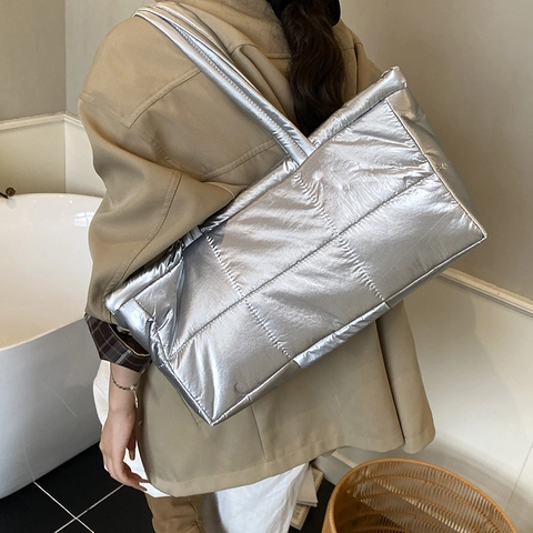 Gewatteerde Puffer Tote Bag Metallic Glanzende Grote Capaciteit Schoudertas Voor Dames Lichtgewicht Gevoerde Pendeltas