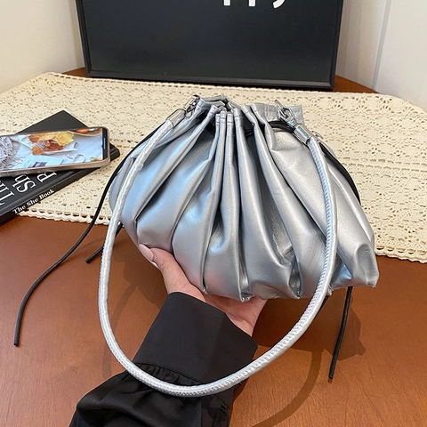 Damen Geriffelte Wolke Umhängetasche Weiches PU Leder Plissierte Dumpling Pouch Mit Kordelzugverschluss Tägliche Mode Handtasche