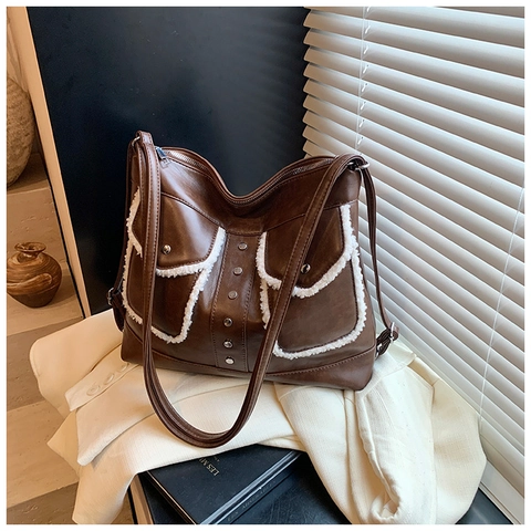 Vintage PU Leren Schoudertas Met Kunstbont Bies Klinknagels Grote Capaciteit Rugzak Voor Dames Herfst Winter Mode Tas