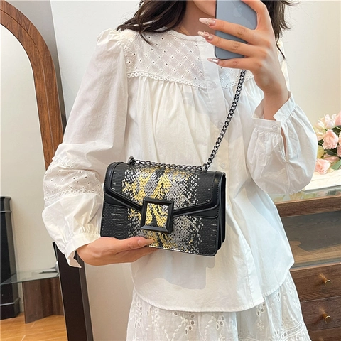 Women Snake Pattern PU Leather Crossbody Bag French Chic Chain Shoulder Bag With Square Buckle Flap Fashion Bag