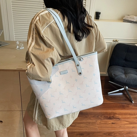 Women Tote Bag Large Capacity PU Leather Deer Print Zipper Closure Commute Travel Elegant Simple Handbag