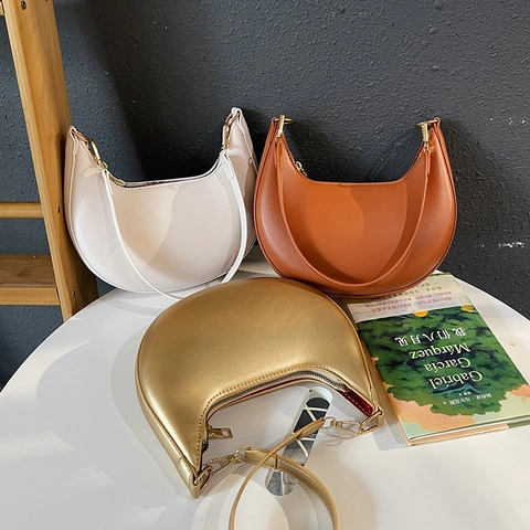 Sac Hobo Demi Lune En Cuir PU Pour Femmes Sac Bandoulière Minimaliste Sous Le Bras Avec Matériel Doré Chic Mode