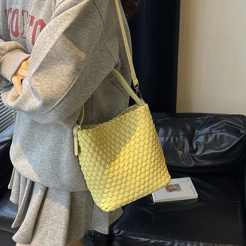 Woven Bucket Bag PU Leather Retro Fashion Underarm Handbag With Inner Pouch Adjustable Strap Casual For Women