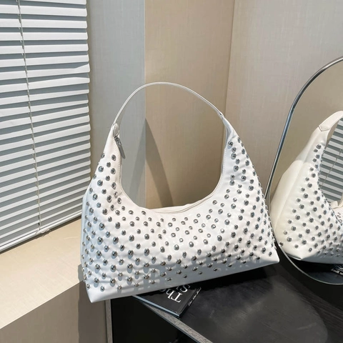 Sac Hobo Vintage À Rivets En Simili Cuir Brillant Sac À Épaule Sous L'aisselle Grande Capacité Style Punk Rock Pour Femmes