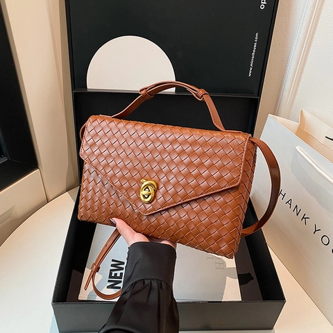 Sac À Main Tressé En Cuir PU Sac Bandoulière Rabat Enveloppe Fermoir Tournant Doré Soirée Élégant Pour Femmes