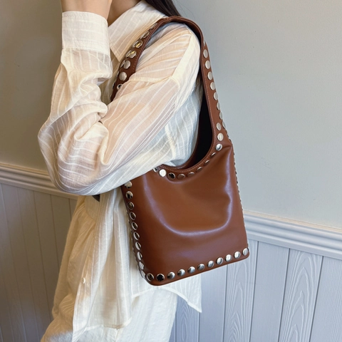 Sac Bandoulière Hobo Pour Femme Décoration Rivets Grande Capacité Cuir PU Style Punk Rétro Sac À Main
