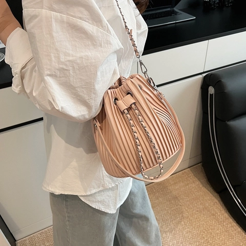Damen Plissee Eimer Tasche PU Leder Kordelzug Kette Schultergurt Umhängetasche Minimalistisch Vielseitige Ästhetik