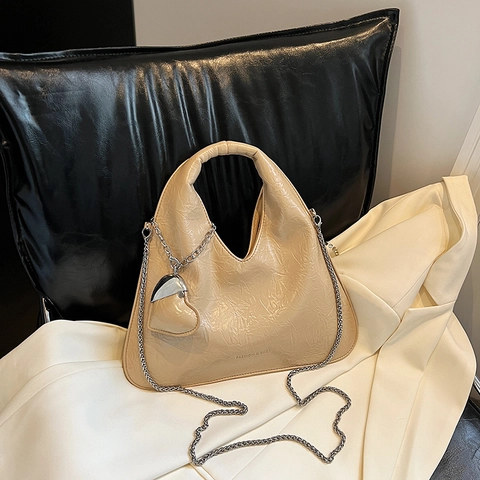 Women Wrinkled PU Leather Crossbody Bag Unique Triangular Handbag With Heart Pendant Silver Chain Chic Fashion Hobo Bag