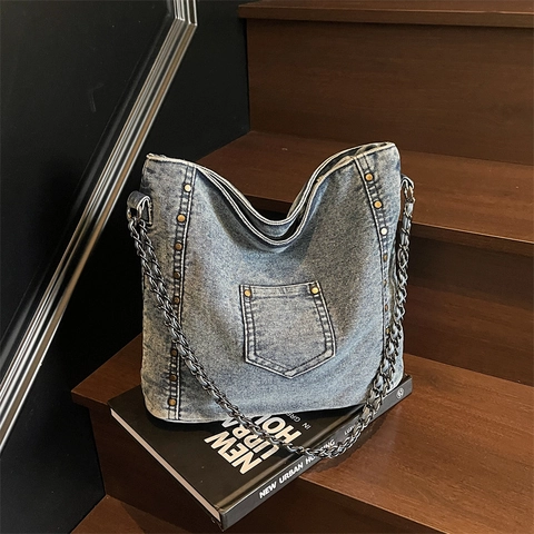 Vintage Denim Hobo Bag Large Capacity Rivet Decor Metal Chain Strap Casual Tote Shoulder Handbag For Women Streetwear