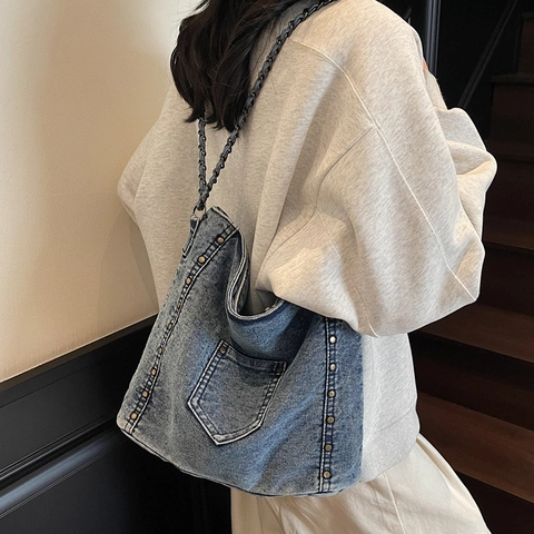 Vintage Denim Hobo Bag Large Capacity Rivet Decor Metal Chain Strap Casual Tote Shoulder Handbag For Women Streetwear