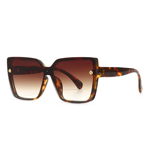 Oversized Square Sunglasses PC Frame UV400 Protection Vintage Fashion Eyewear For Women With Metal Clover Decor