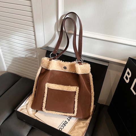 Grote Capaciteit Tote Bag Met Lamswol Trim Synthetisch Suede Splicing Winter Schoudertas Retro Forensstijl Voor Vrouwen